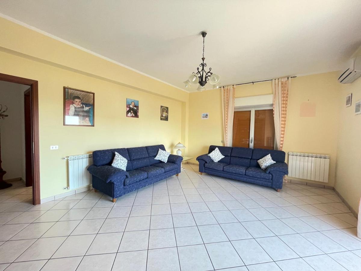 Pipa'S Suntrap Apartment Taormina Bagian luar foto